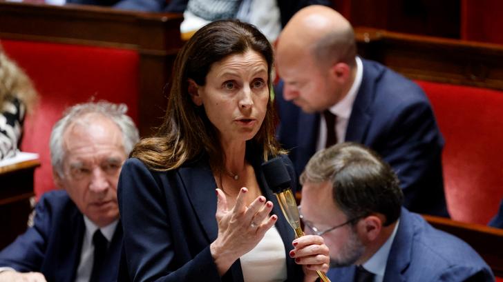 El gobierno presenta 18 medidas para «simplificar la vida» de