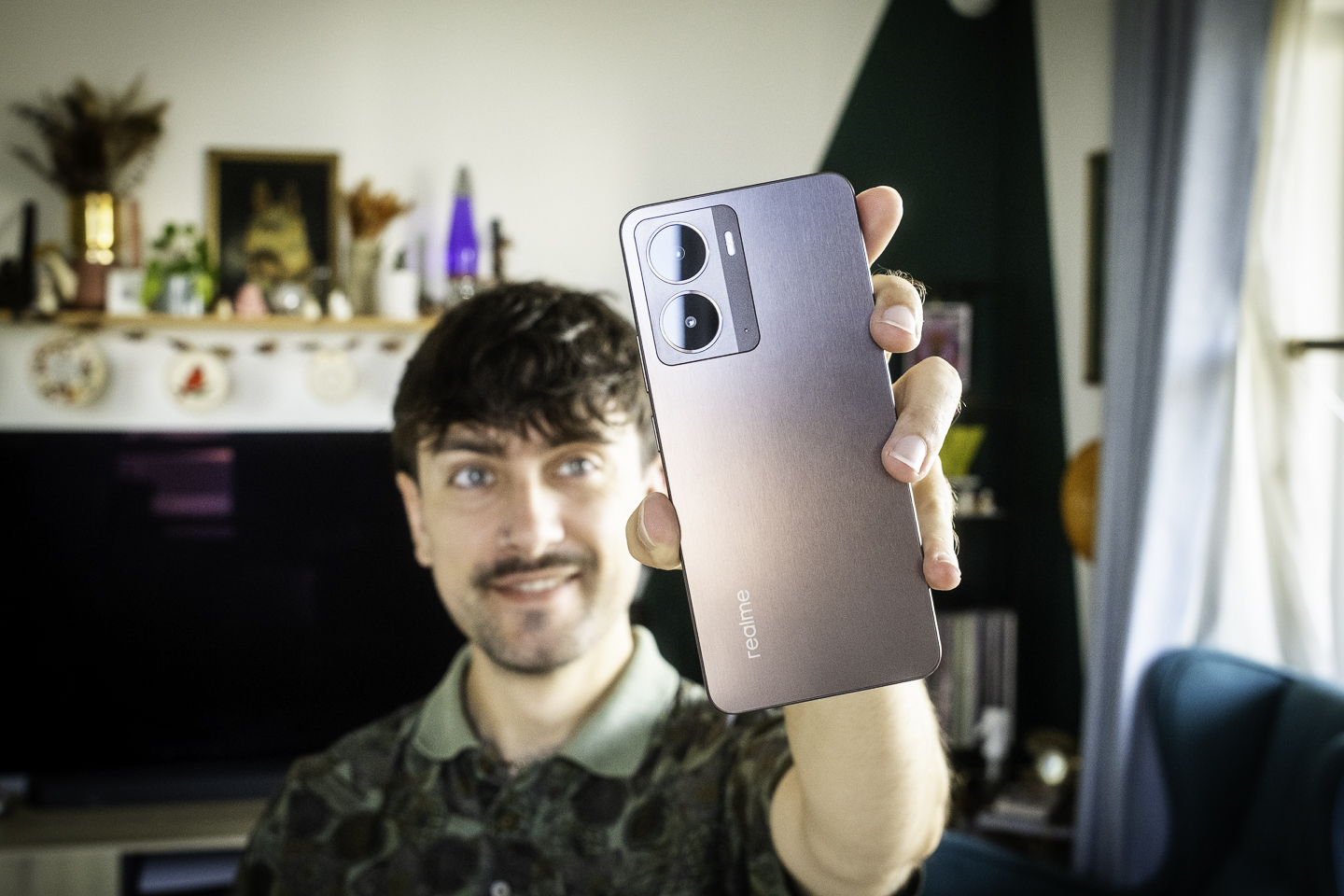 El smartphone de gama baja más resistente de su categoría.