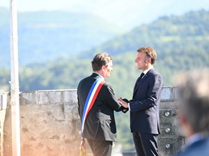 Emmanuel Macron en los Altos Pirineos: Un hospital de gran