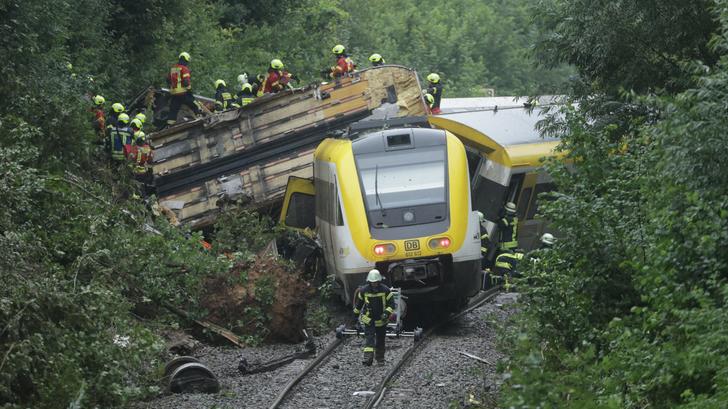 En Alemania, el descarrilamiento de un tren deja al menos