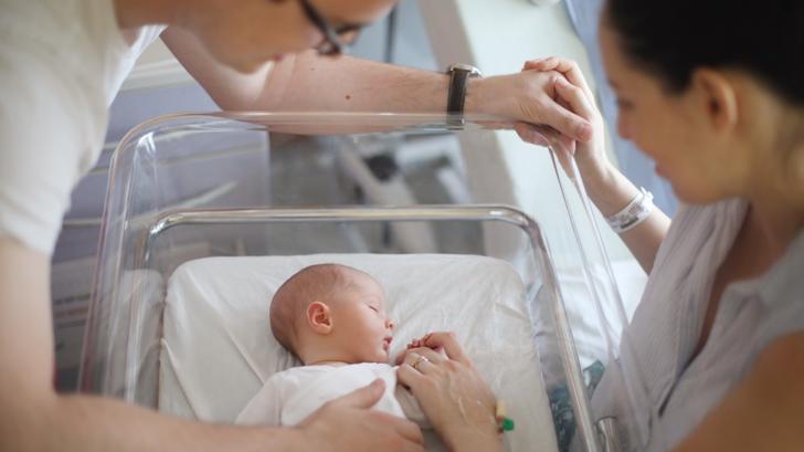 En Francia, las mujeres tienen su primer bebé cinco años