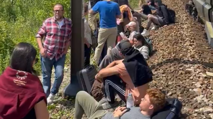 Estos 800 pasajeros de un Eurostar, bloqueado cerca de Calais