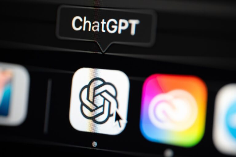 Estos cuatro códigos ocultos de ChatGPT transformarán tus prompts.
