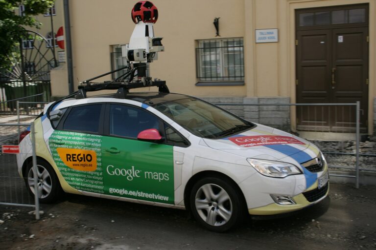 Google Street View fotografía a un policía argentino desnudo, recibe
