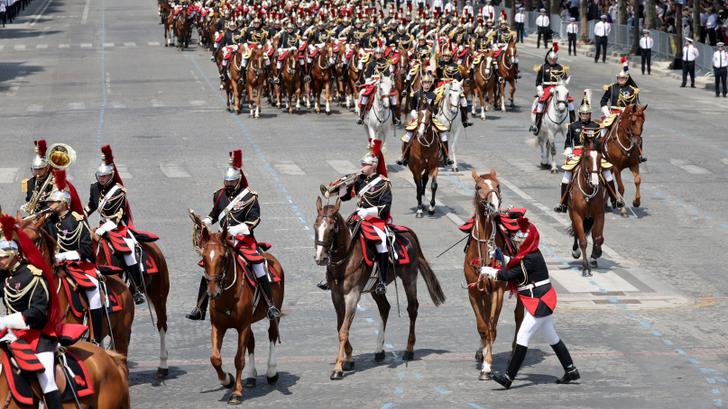 Hecho raro: un caballo cae con su jinete durante el
