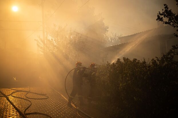 Incendios en Grecia y Turquía: fuegos "titanescos" dejan varios muertos