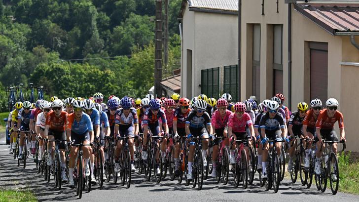 La ciclista Cédrine Kerbaol alerta sobre la delgadez de las