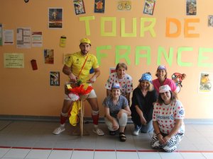 Los residentes de Labastide pedalearon para el Tour de Francia.