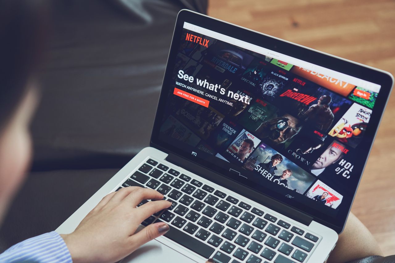 Netflix comienza a utilizar IA generativa para sus series.
