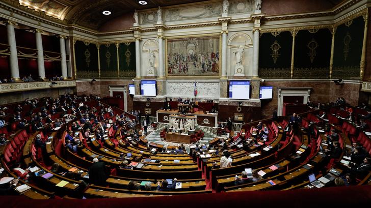 No, los diputados no tienen tres meses de vacaciones este