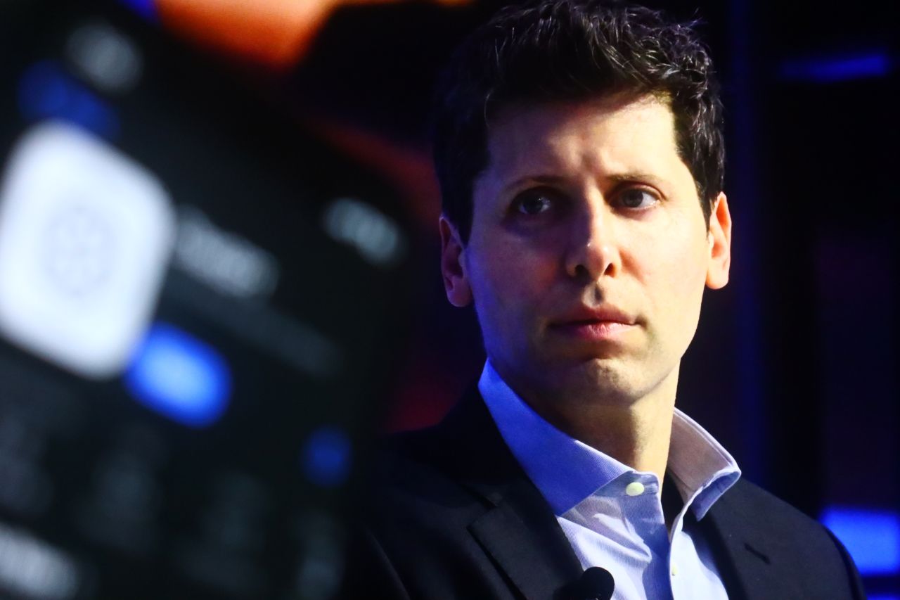 Para Sam Altman, la IA elimina empleos y considera que