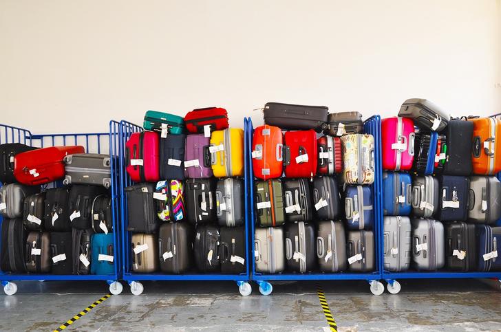 Para viajar más barato en avión, unos vacacionistas reducen sus