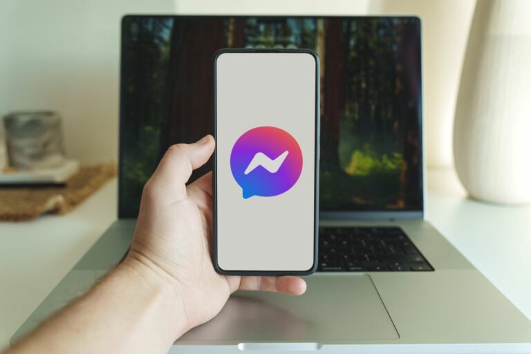 Si te perdiste una conversación, Meta entrena sus chatbots para