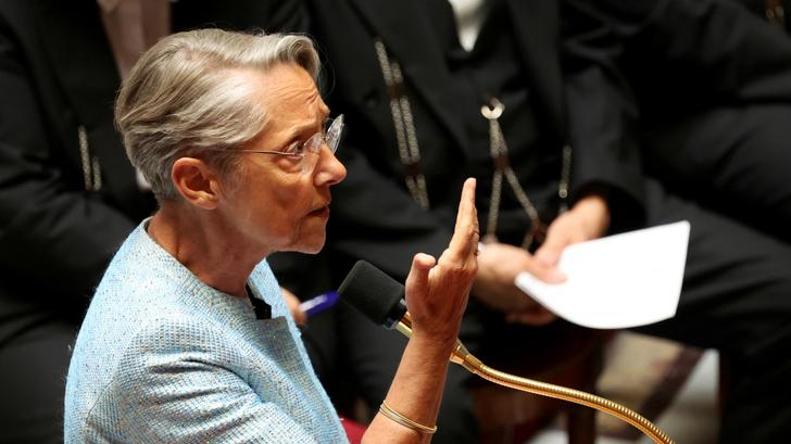 Sobre el « islamoizquierdismo », Élisabeth Borne reprende al ministro