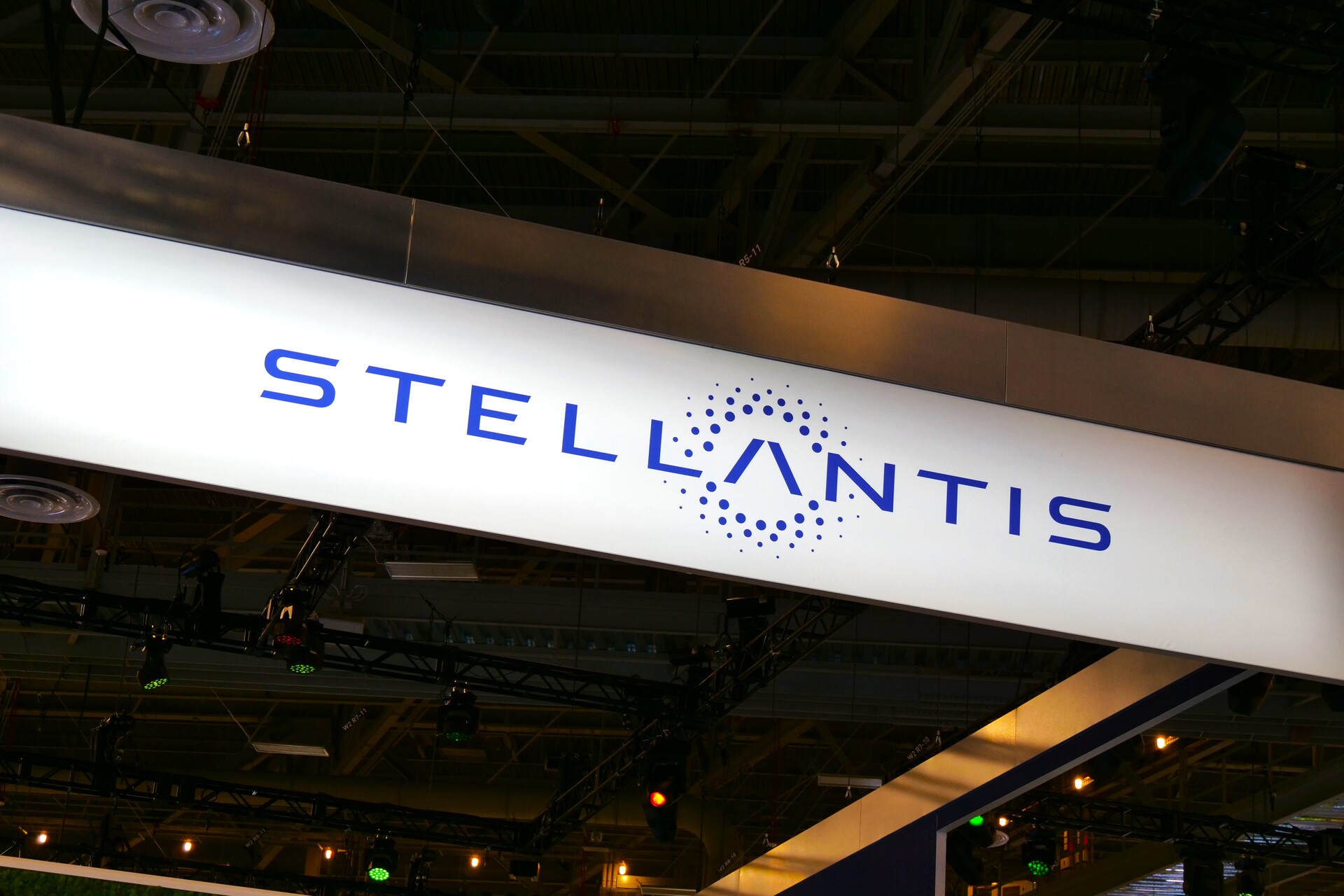 Stellantis llama a revisión más de 200,000 vehículos equipados con
