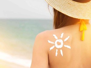 "Sun tattoo": tatuajes de quemaduras solares, a la vez tendance