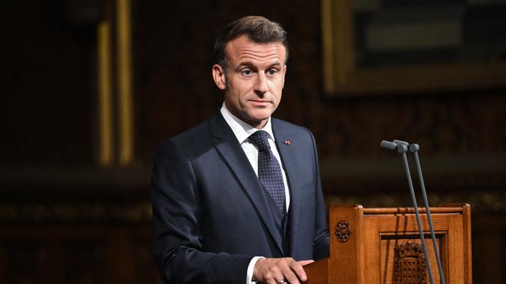 Un año después de la disolución, Emmanuel Macron vuelve a