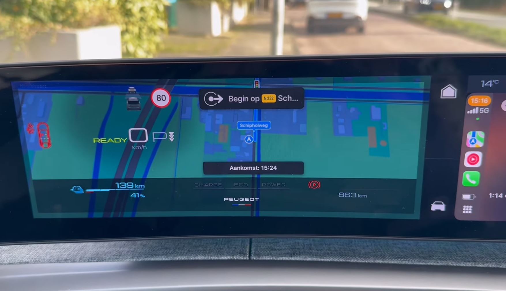 Waze 5.4 finalmente se muestra detrás del volante, pero no