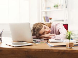 ¿Y si nos permitiéramos dormir (un poco) en el trabajo?