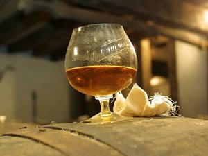 13 muertos, 21 casos de ceguera... El alcohol adulterado de