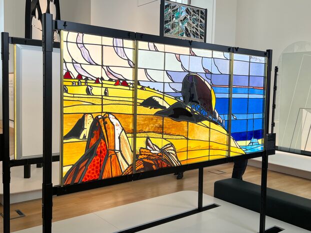 Ce vitrail est la deuxième partie de l'oeuvre "Le Labour - La Moisson", créée pour le salon des artistes décorateurs de Paris en 1929 par le peintre et graveur français Jacques Simon. LP/Jonathan Sottas