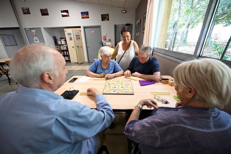 Comidas a 3,40 €, aire acondicionado y Scrabble: los seniors aprecian los restaurantes para seniors.