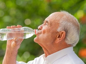 Ola de calor: ¿qué es la hiponatremia, relacionada con un