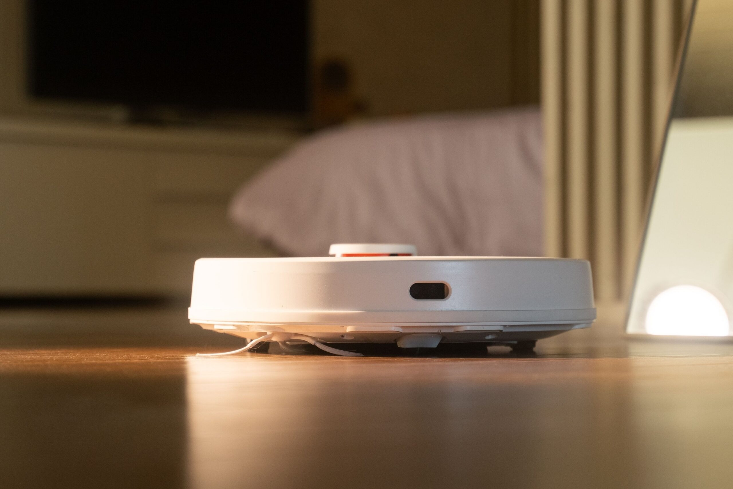 ¿Se puede usar la aspiradora robot de noche o los