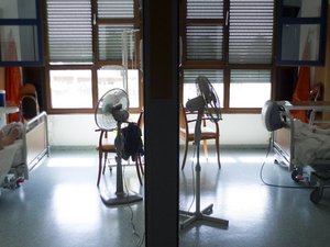 "32 °C en la habitación de una paciente de 93