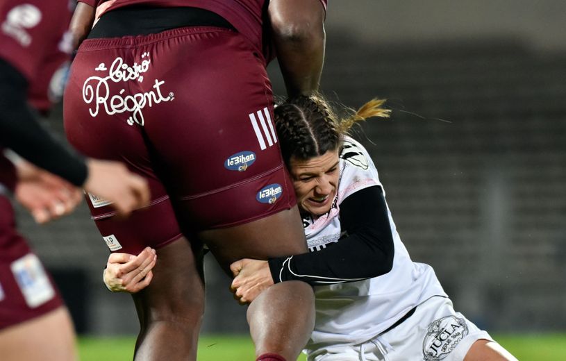 Gaëlle Hermet muestra su determinación incansable en el campo.