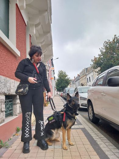 Urkan apoya a Sophie durante su proceso de recuperación.