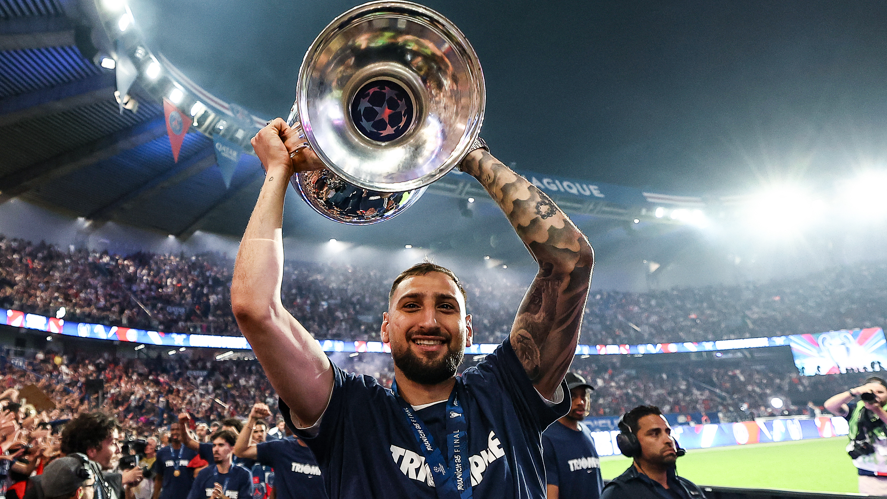 Gianluigi Donnarumma celebra después de ayudar a París Saint-Germain a ganar la Champions League en 2025