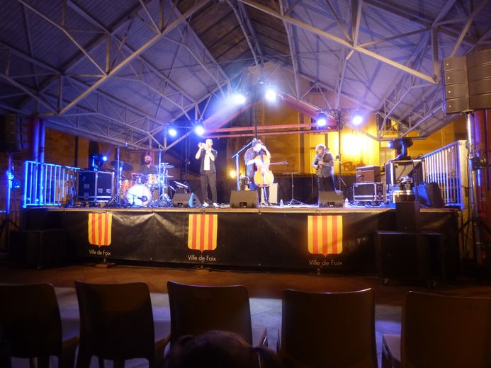 El grupo Iaross sorprende al público con un grandioso final.