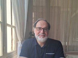 Alexandre realiza una cura para el cuerpo y la mente.