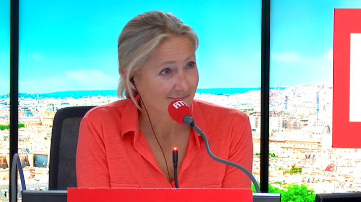 Anne-Sophie Lapix se regaló un pequeño baile en directo para