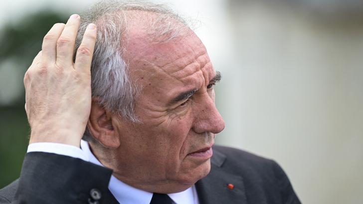 Bayrou expresa su incomprensión ante la amenaza de bloqueo del