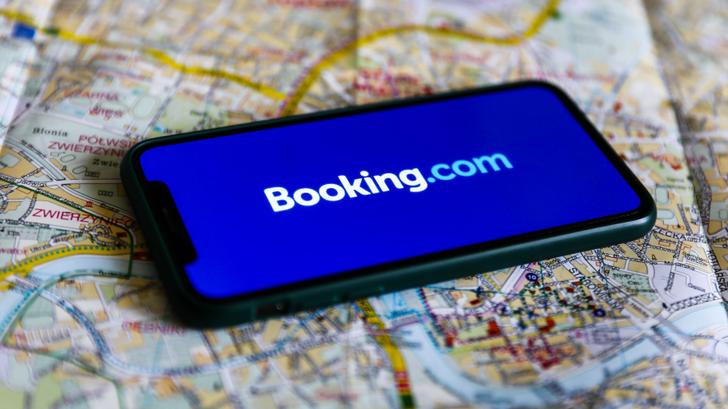Booking.com enfrenta una demanda de más de 10,000 hoteleros europeos.