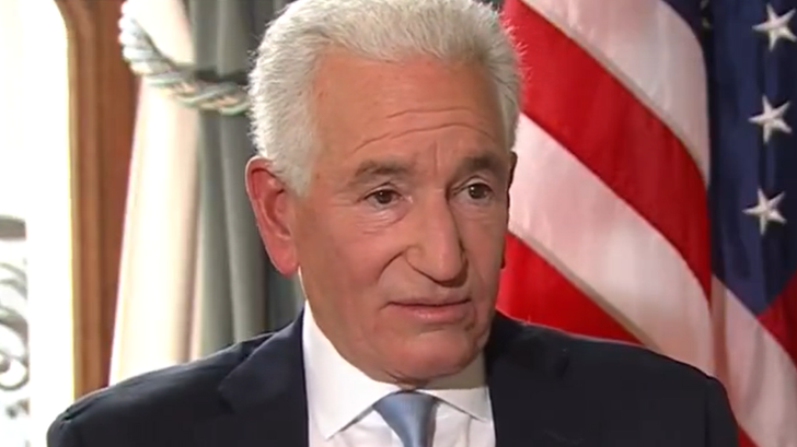 Charles Kushner, el embajador de Estados Unidos en Francia, explica