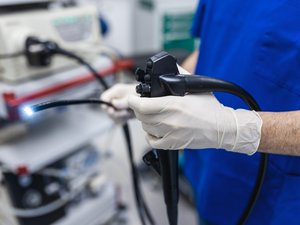 Colonoscopias: asistidos por IA, los profesionales de la salud perderían