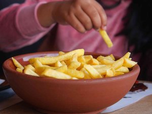 Comer papas fritas tres veces por semana aumenta el riesgo