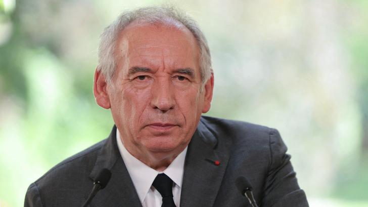 Con sus videos de YouTube sobre el presupuesto, François Bayrou