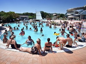 Conciertos retrasados, piscina más barata, lugares climatizados abiertos... Las acciones