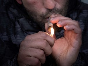Crack: jeringas, violencia, consumo en plena calle... cómo esta droga