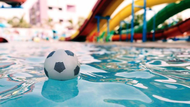 Cuando hay una piscina y niños, aquí están todas las