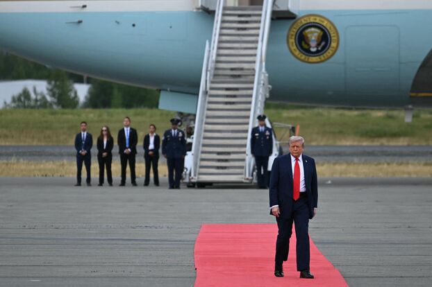 Cumbre en Alaska: las imágenes del reencuentro entre Donald Trump