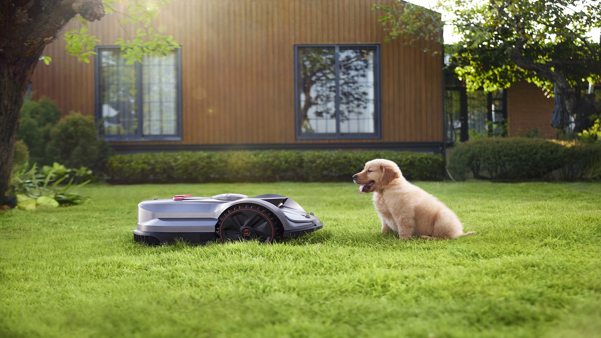 El robot cortacésped tamaño patrón para (realmente) grandes jardines.