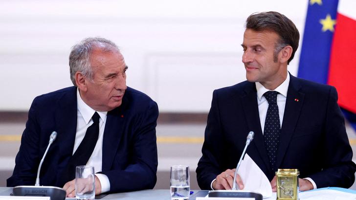 Emmanuel Macron y François Bayrou nunca habían sido tan impopulares.
