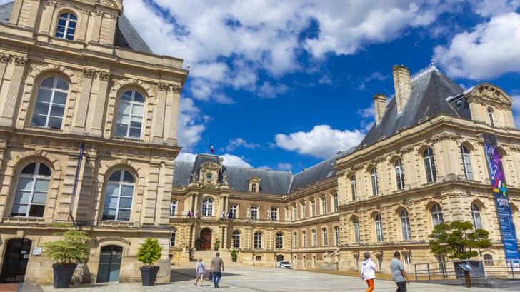 En Amiens, un edificio colapsa en pleno centro, se llevan