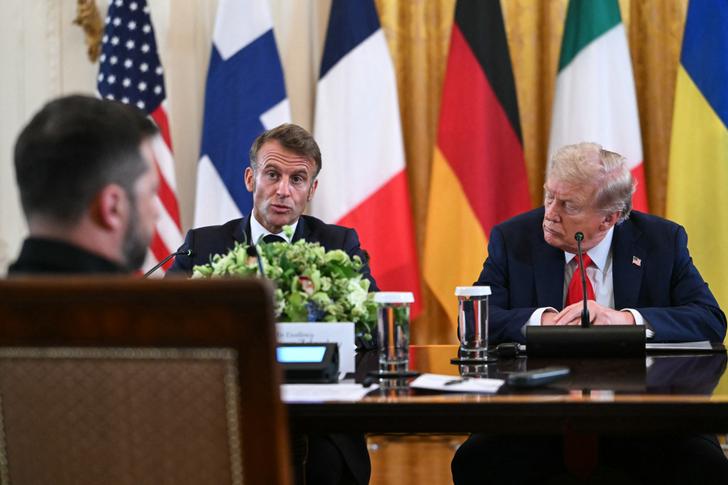 En la Casa Blanca, Macron presenta "su única solución" para