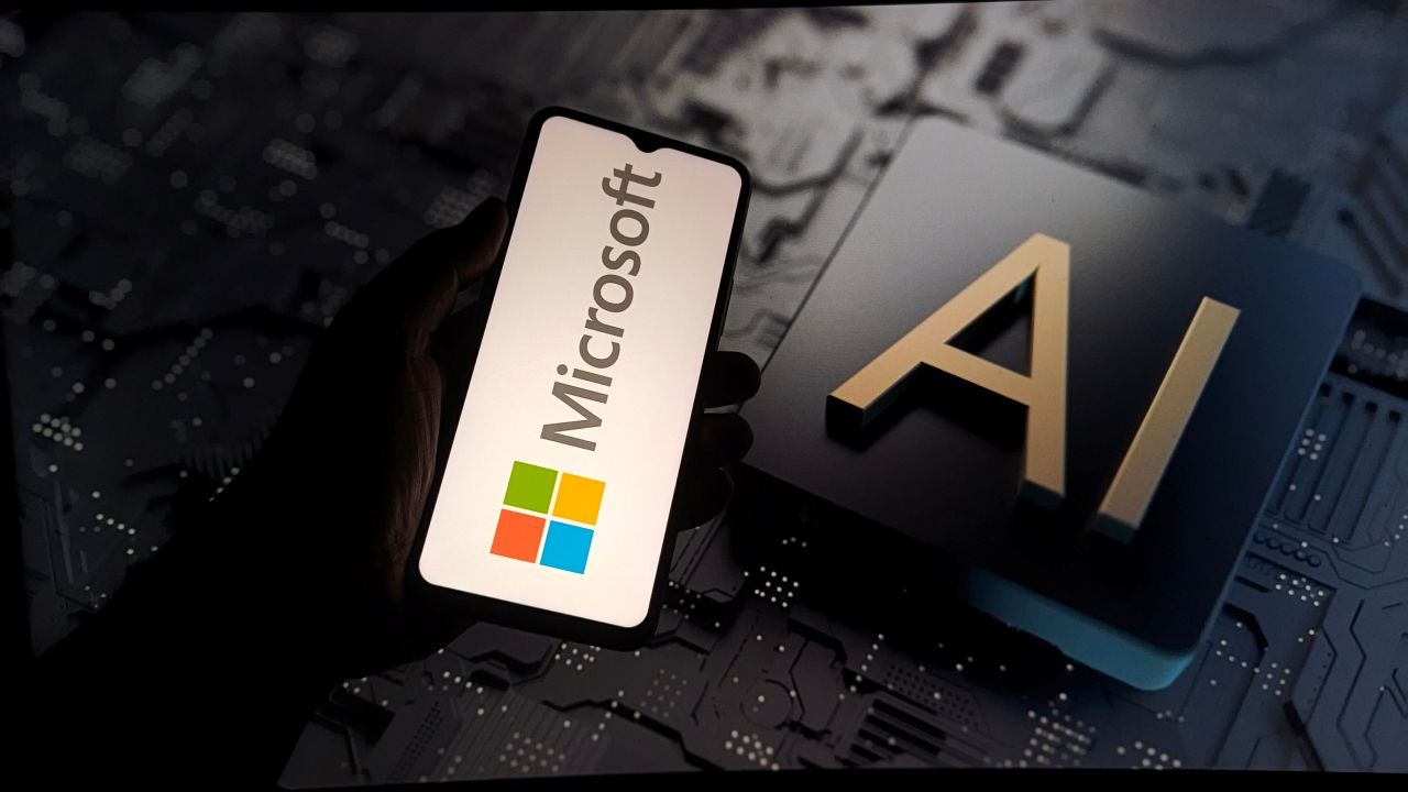 En medio de tumultos contractuales con OpenAI, Microsoft presenta sus